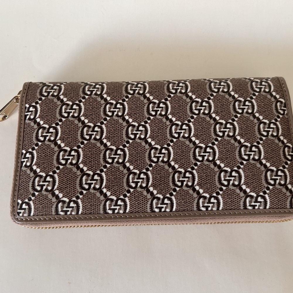 GUCCI Women's Beige GG Shadow Canvas & Leather Zip Around Wallet NIB 795048